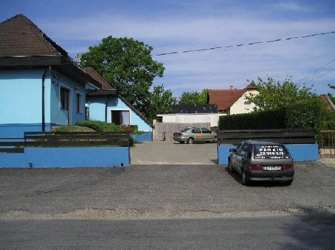 多米诺盘兹奥住宿加早餐旅馆 Székesfehérvár 外观 照片